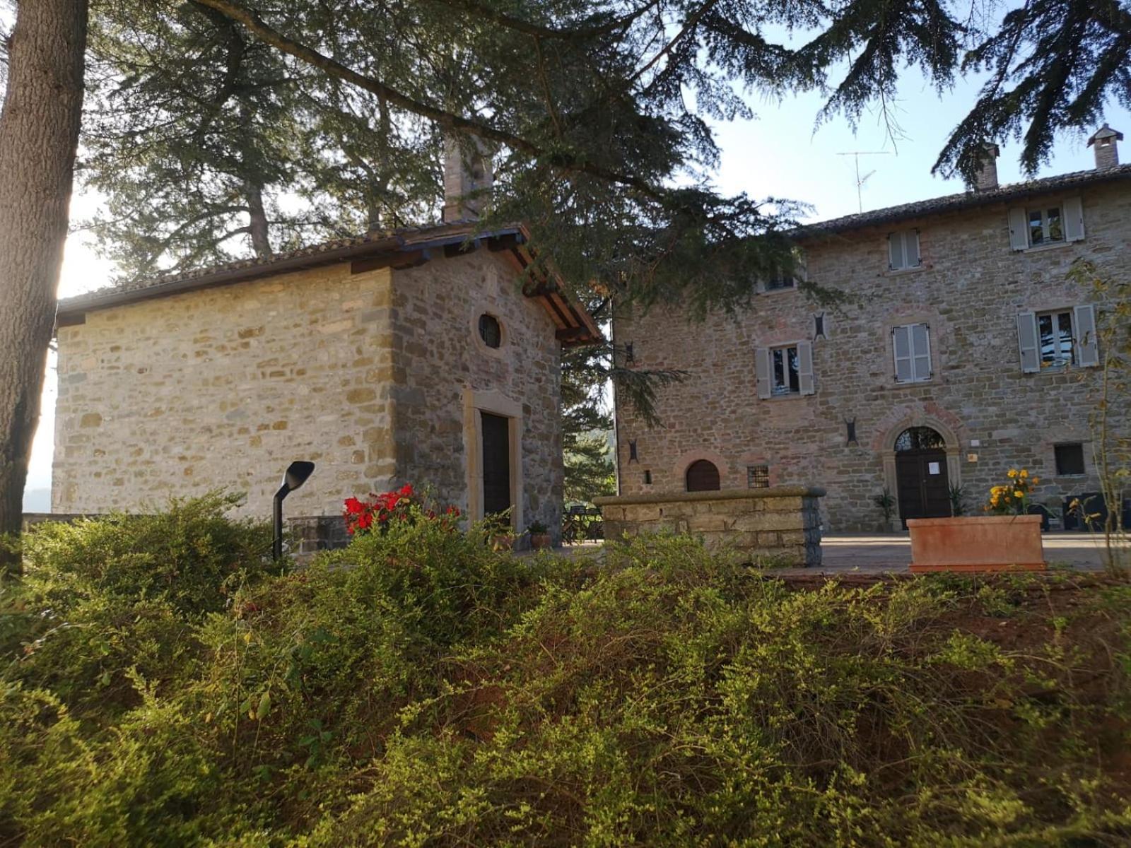 Tenuta Borgo San Michele Губио Екстериор снимка