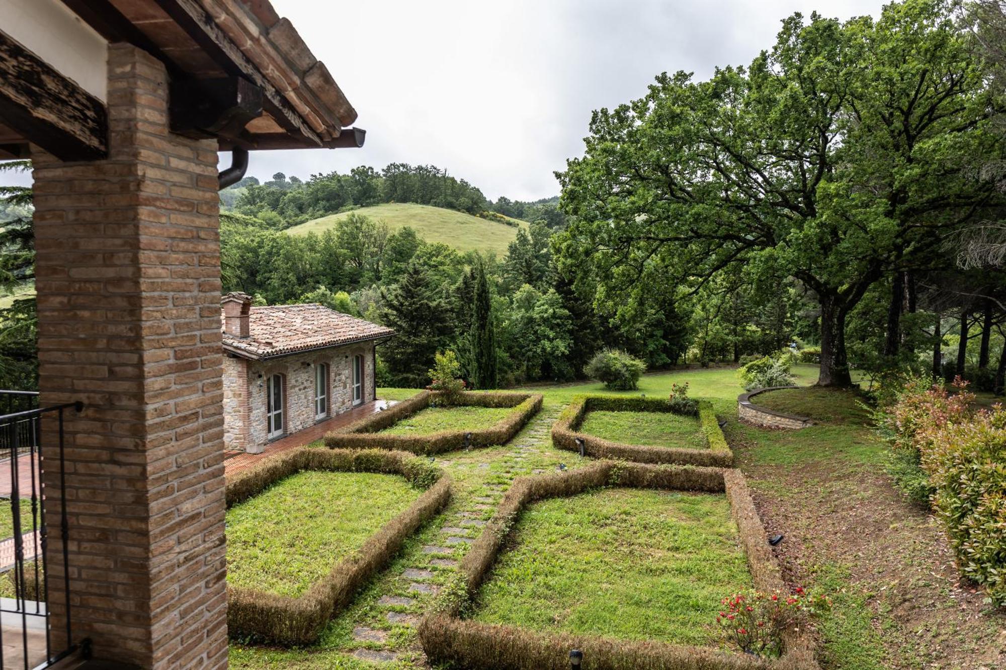 Tenuta Borgo San Michele Губио Екстериор снимка