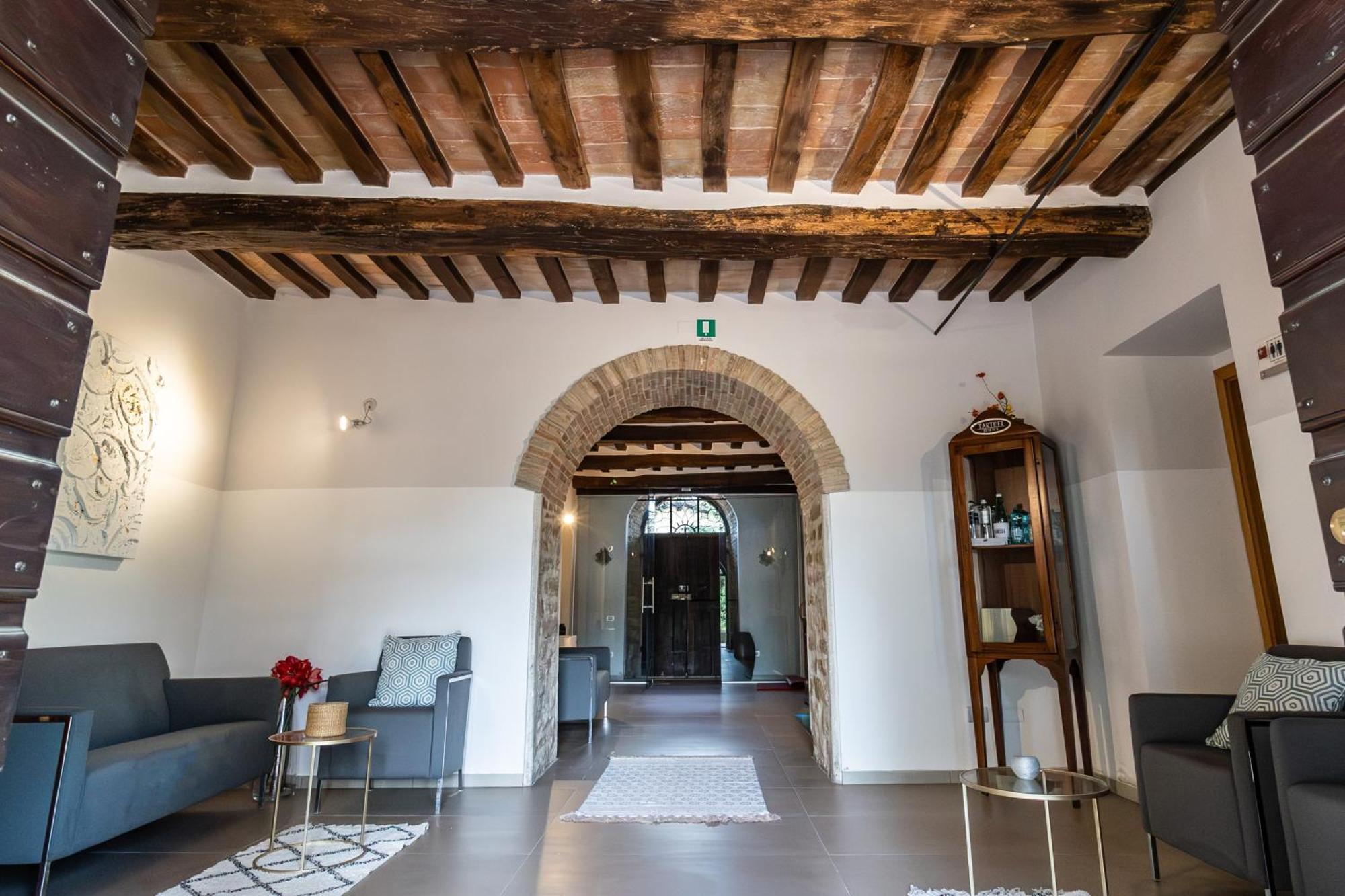 Tenuta Borgo San Michele Губио Екстериор снимка