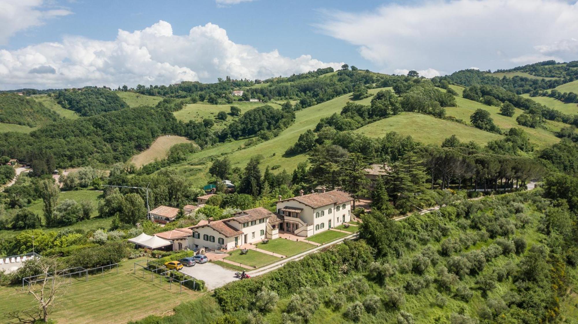 Tenuta Borgo San Michele Губио Екстериор снимка