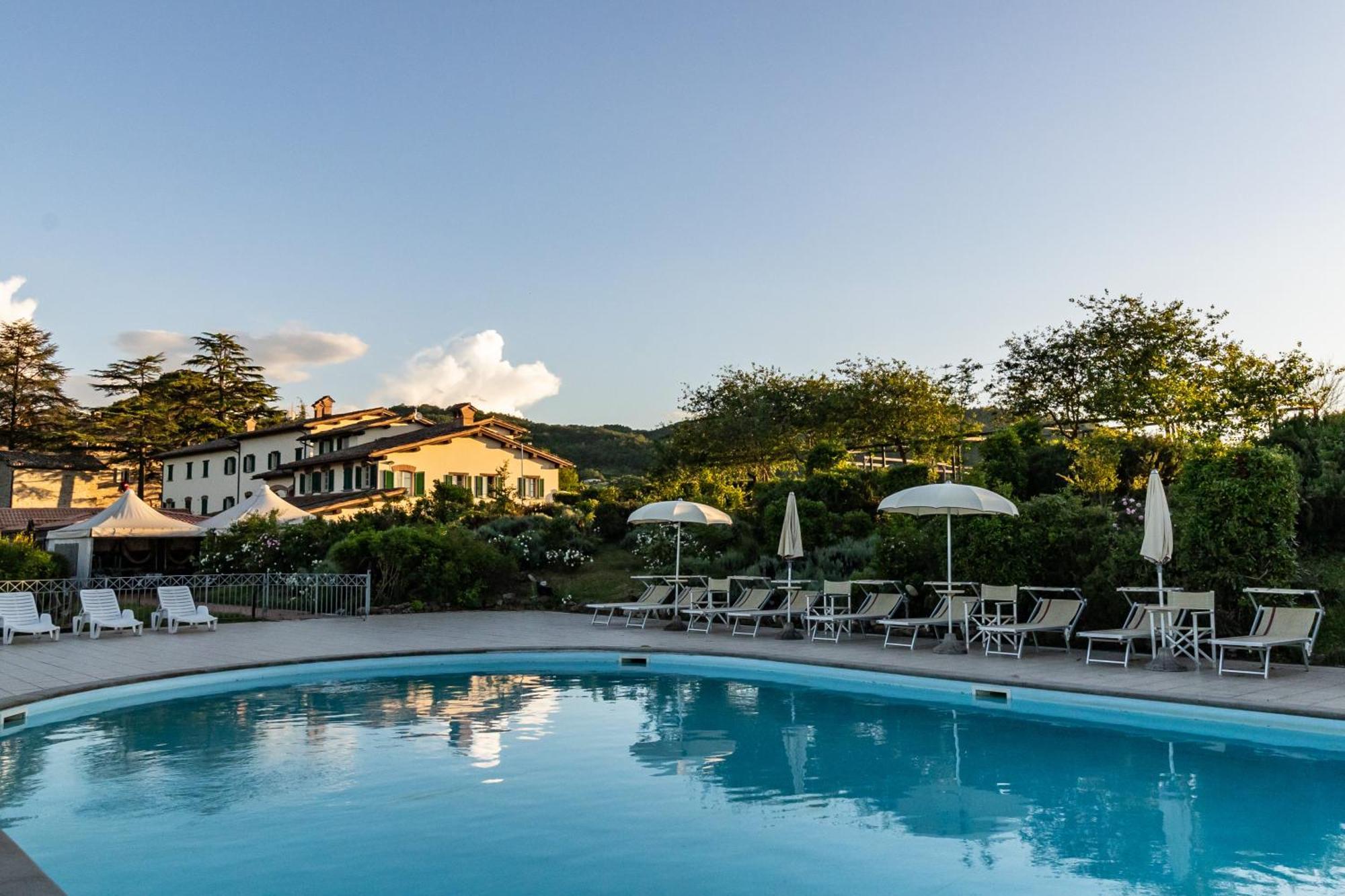 Tenuta Borgo San Michele Губио Екстериор снимка