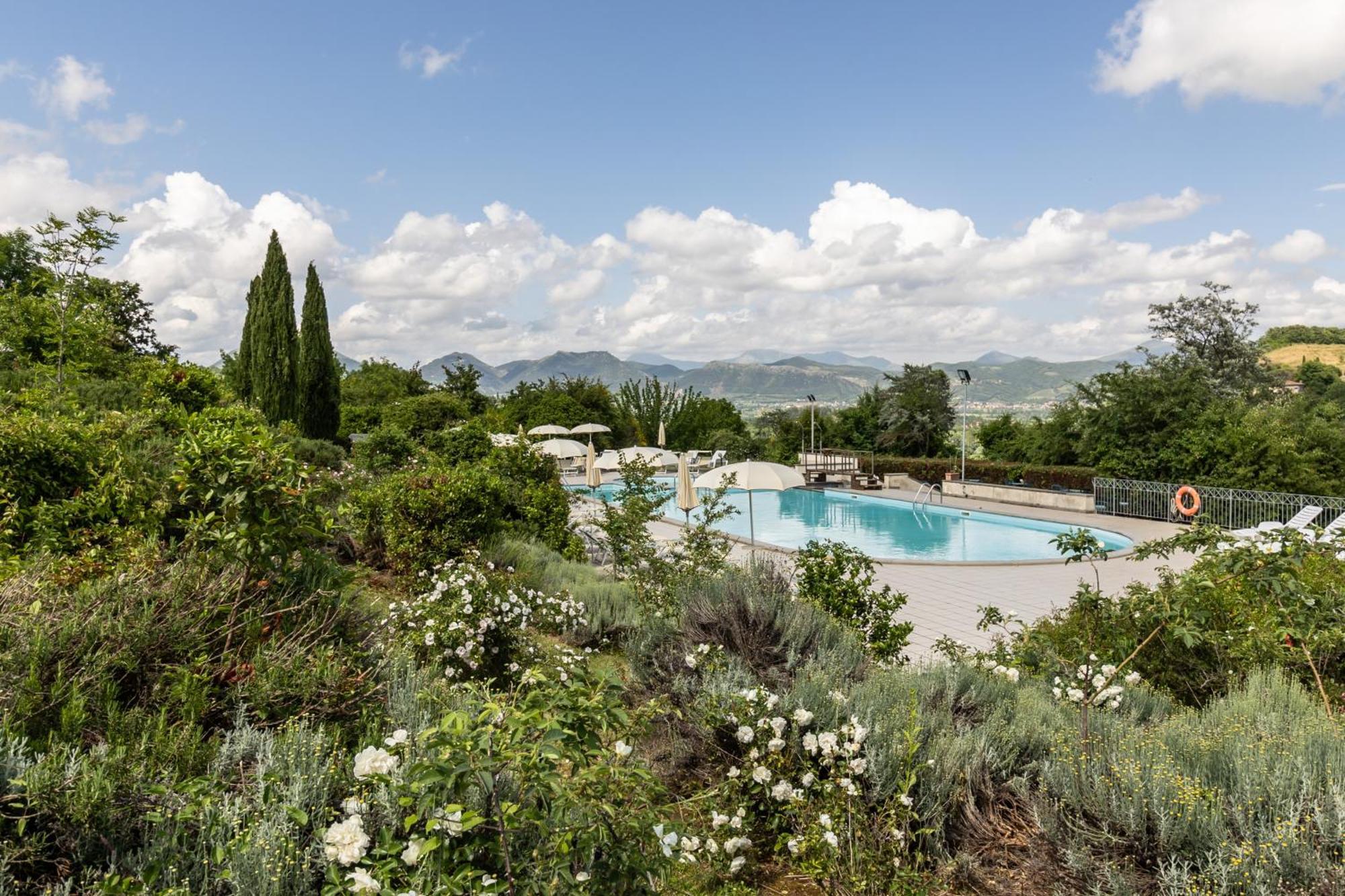 Tenuta Borgo San Michele Губио Екстериор снимка