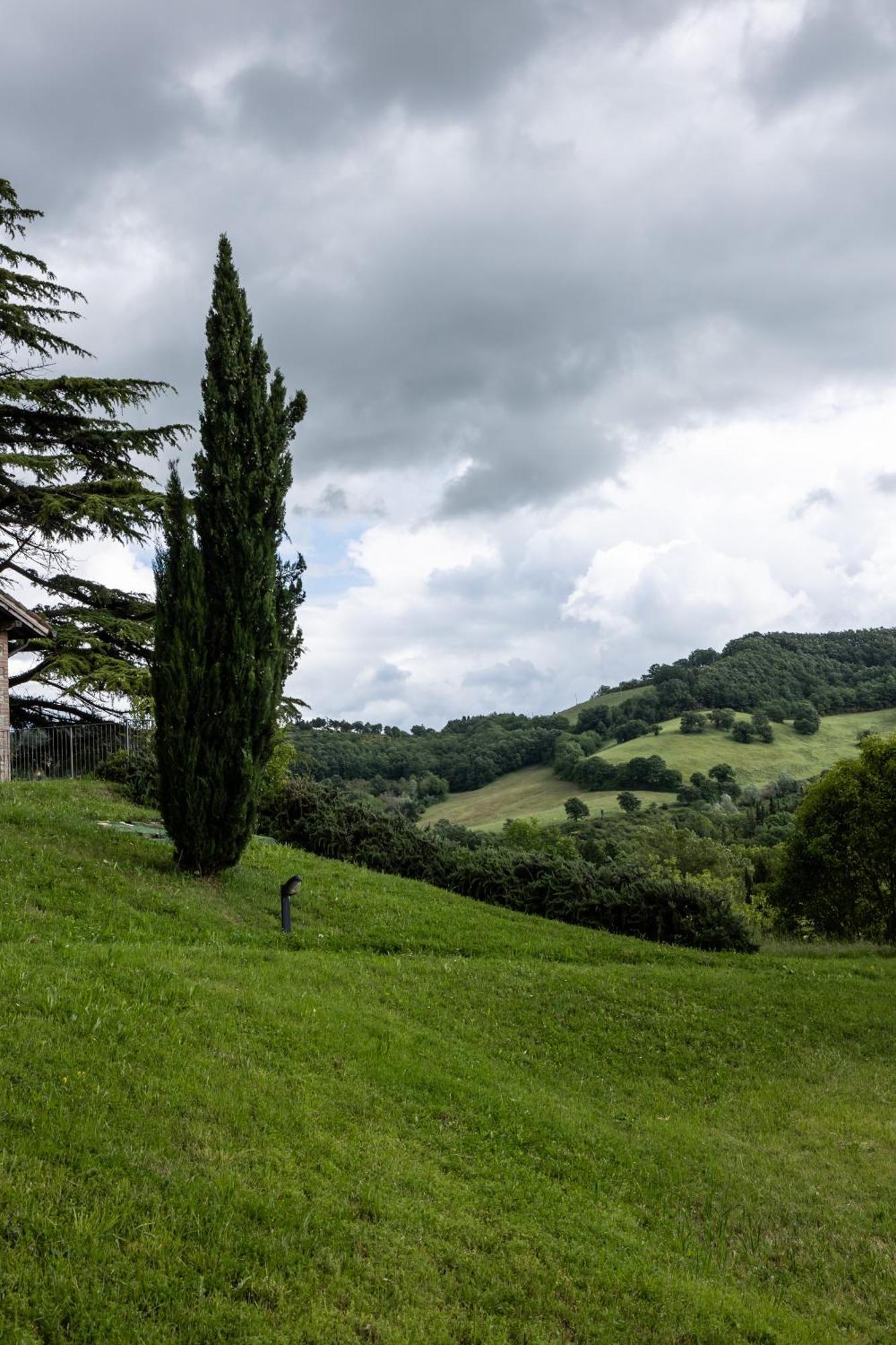 Tenuta Borgo San Michele Губио Екстериор снимка