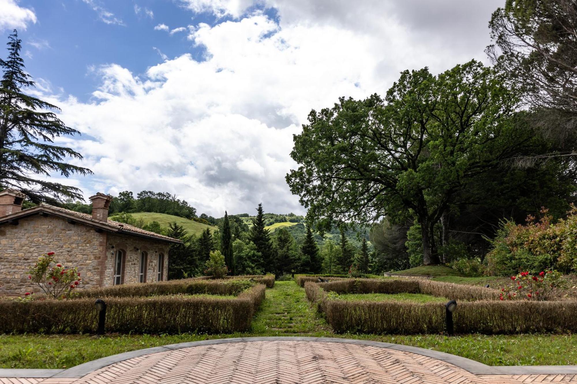 Tenuta Borgo San Michele Губио Екстериор снимка