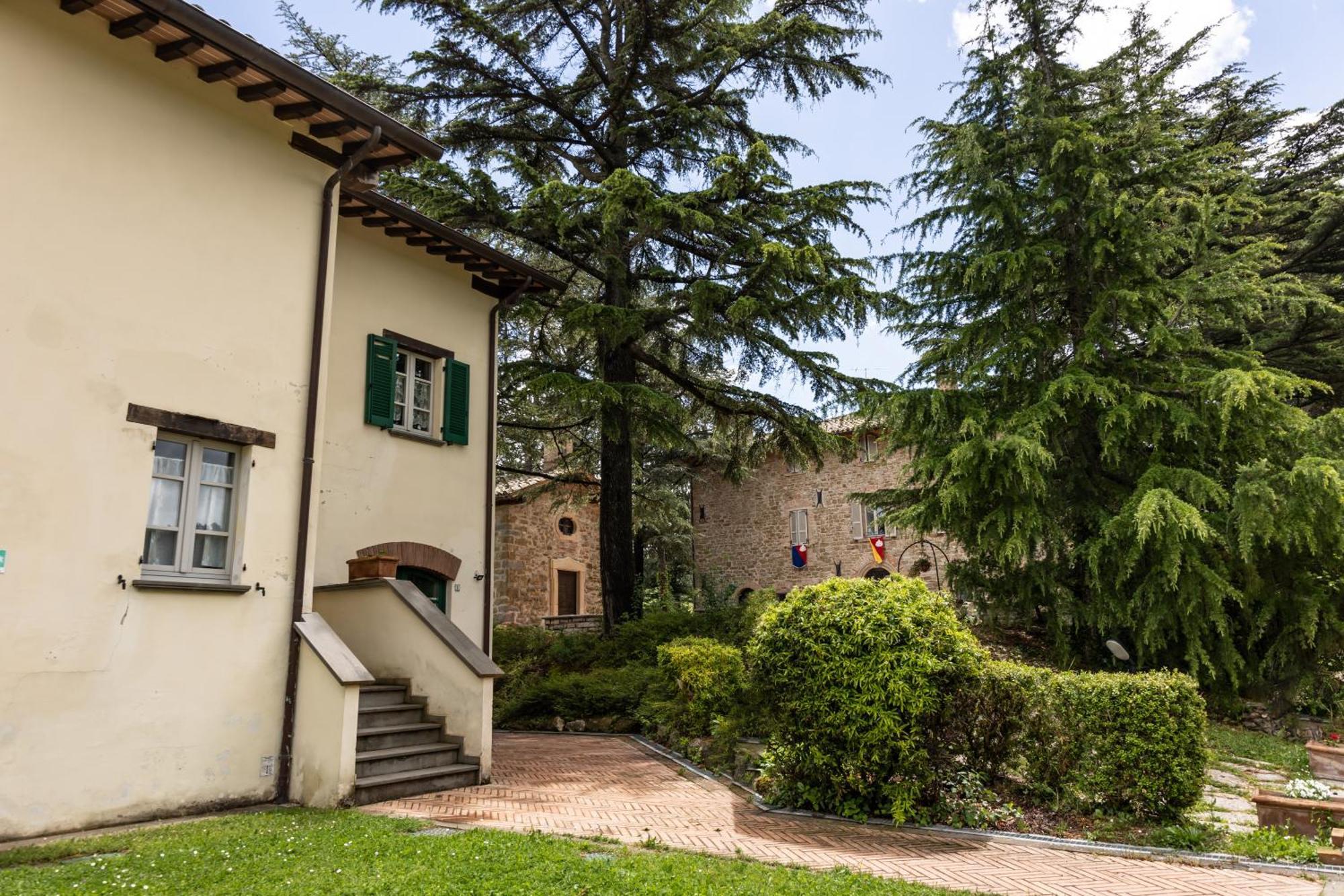 Tenuta Borgo San Michele Губио Екстериор снимка