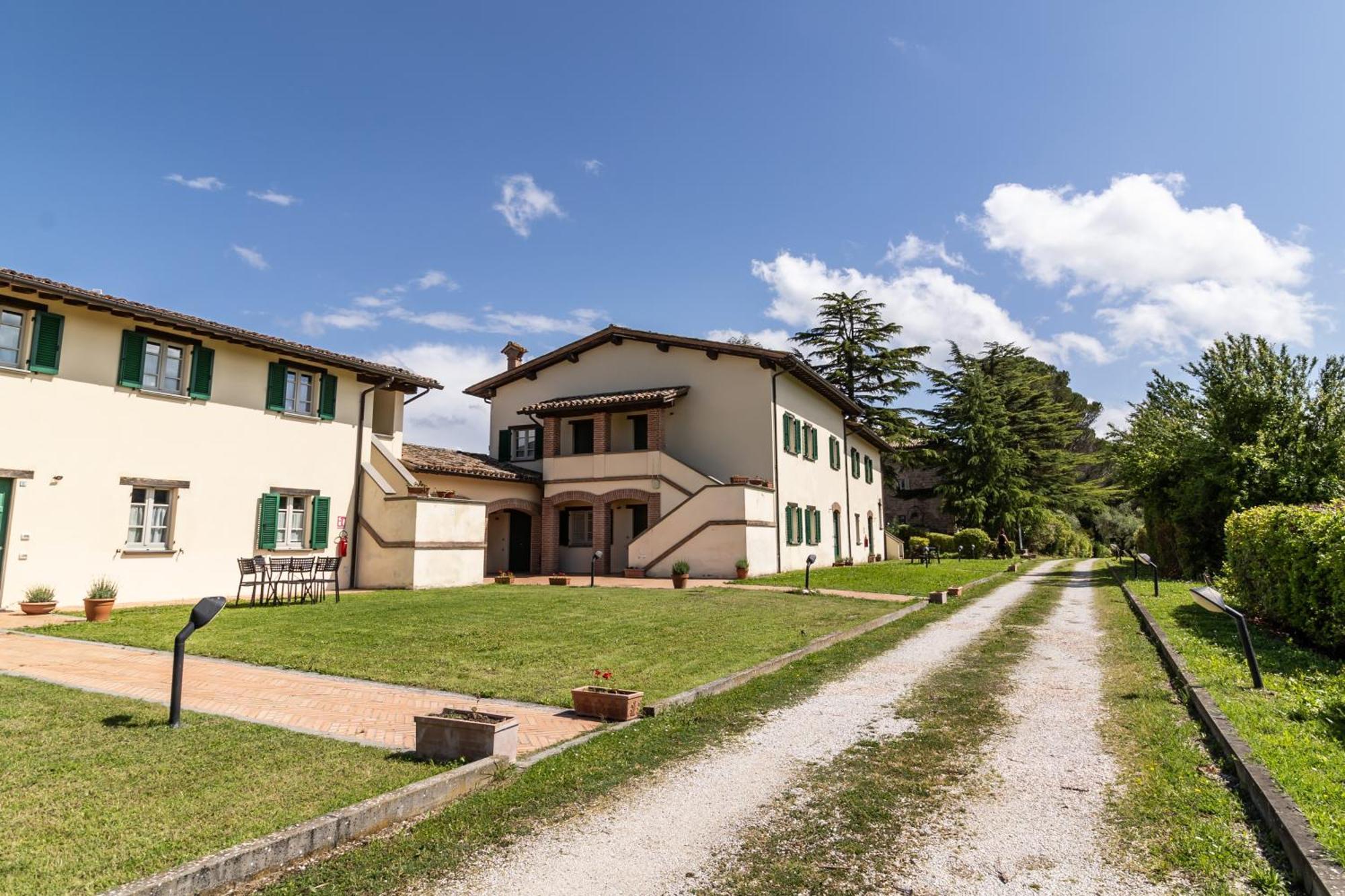 Tenuta Borgo San Michele Губио Екстериор снимка
