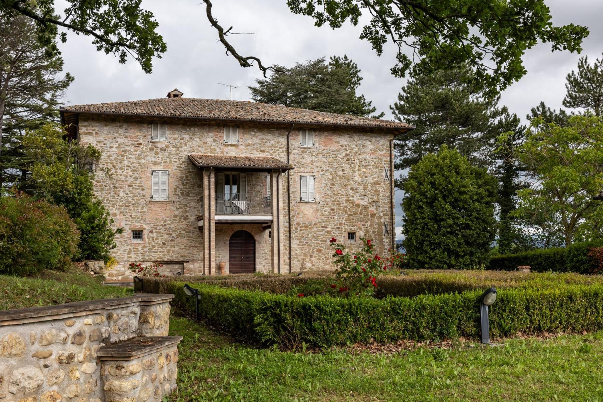 Tenuta Borgo San Michele Губио Екстериор снимка